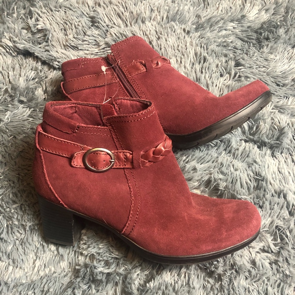 Clarks red sueded booties